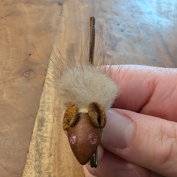 ✨FINAL PRICE✨ Vintage Mouse Pin - Picture 2 of 3